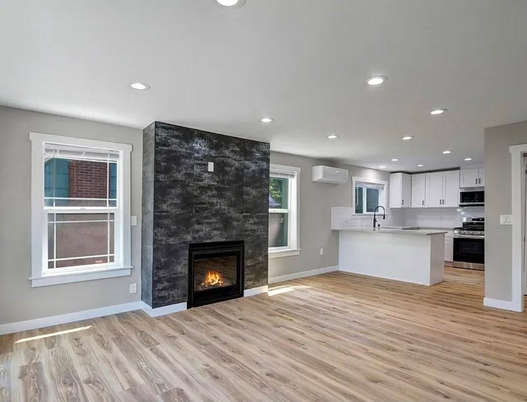 5723 25th Ave Ne - Photo 3 of 11