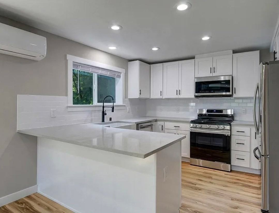 5723 25th Ave Ne - Photo 4 of 11