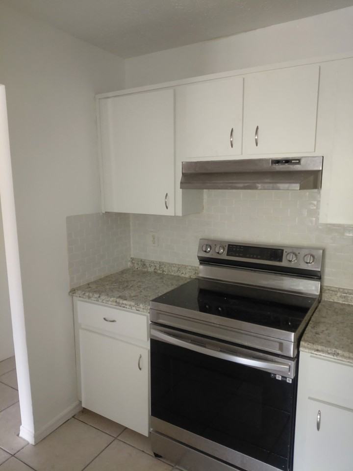 6436 Pennsylvania Ave - Photo 3 of 11