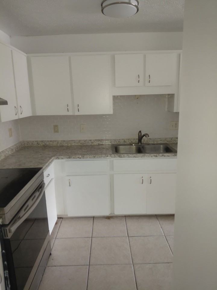 6436 Pennsylvania Ave - Photo 5 of 11