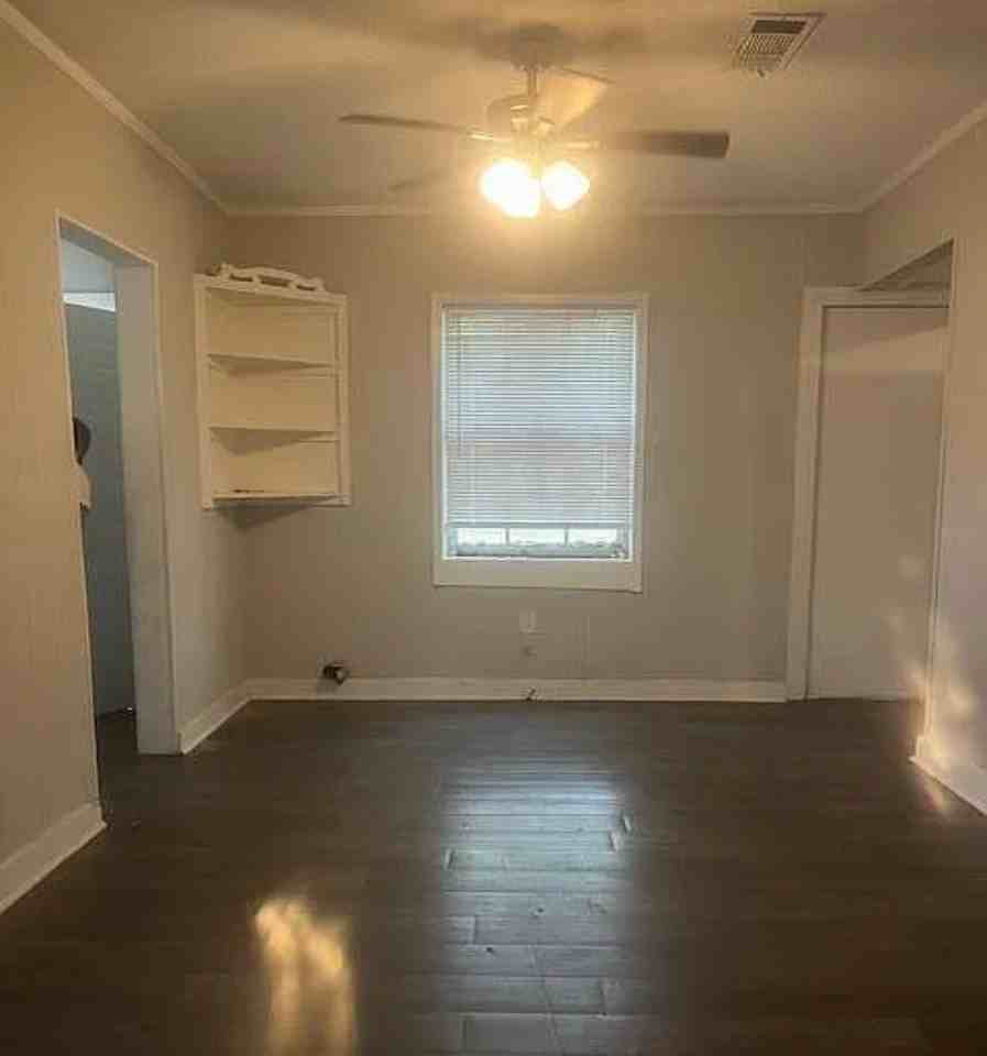 3704 Hines Ave - Photo 5 of 9
