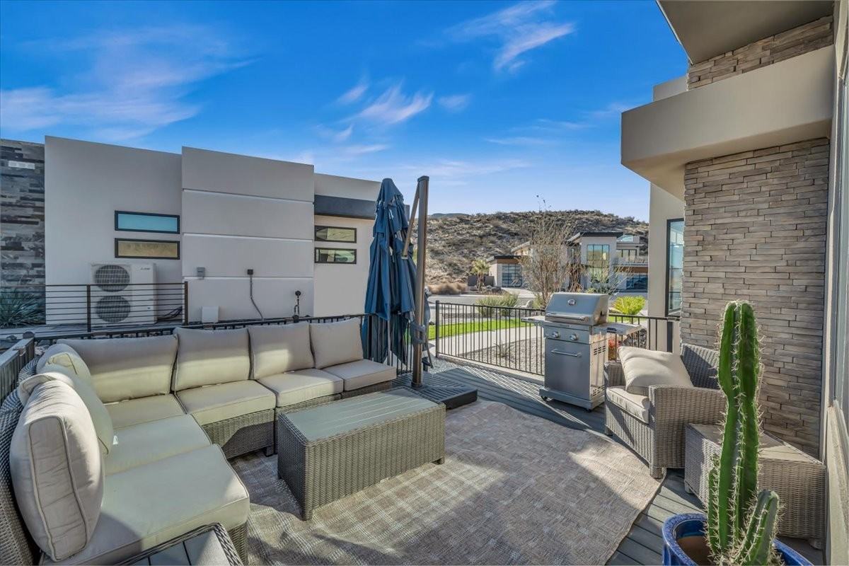 1622 W Torrey Pines Rd - Photo 2 of 20