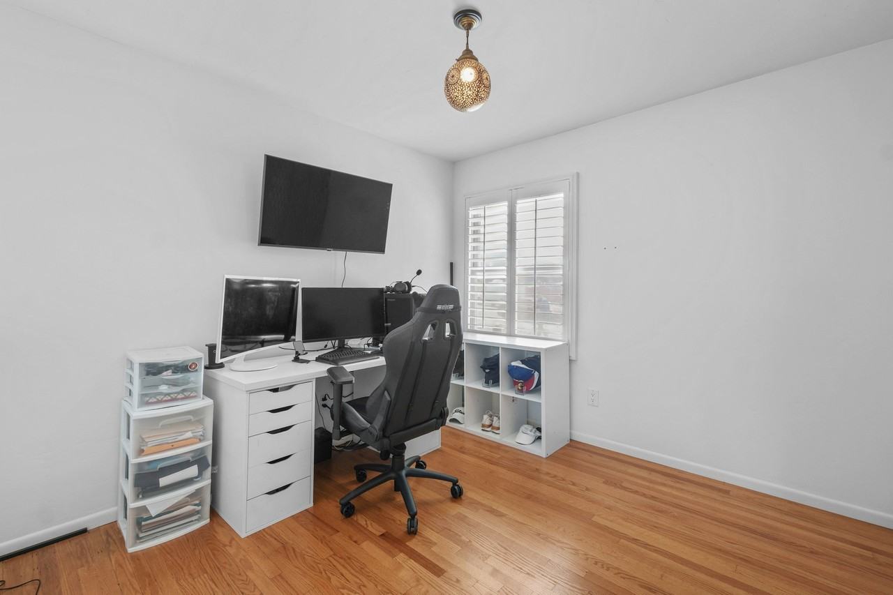 1357 Cornwall St - Photo 6 of 20
