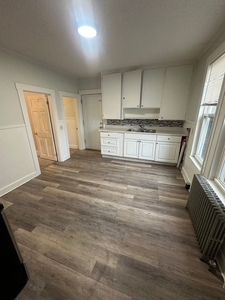 57 College St #1 - Photo 2 of 9