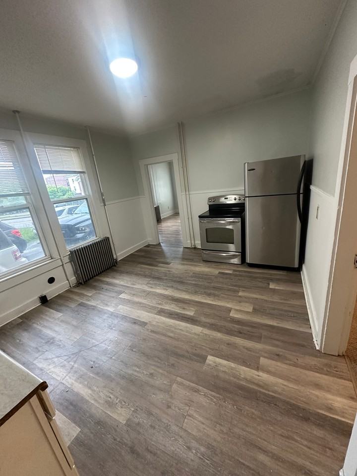 57 College St #1 - Photo 3 of 9