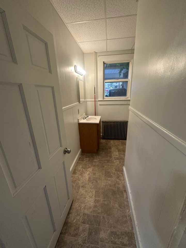 57 College St #1 - Photo 4 of 9