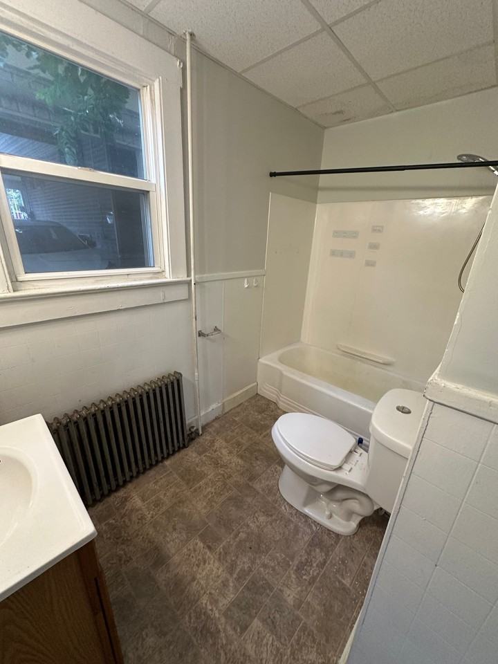 57 College St #1 - Photo 6 of 9