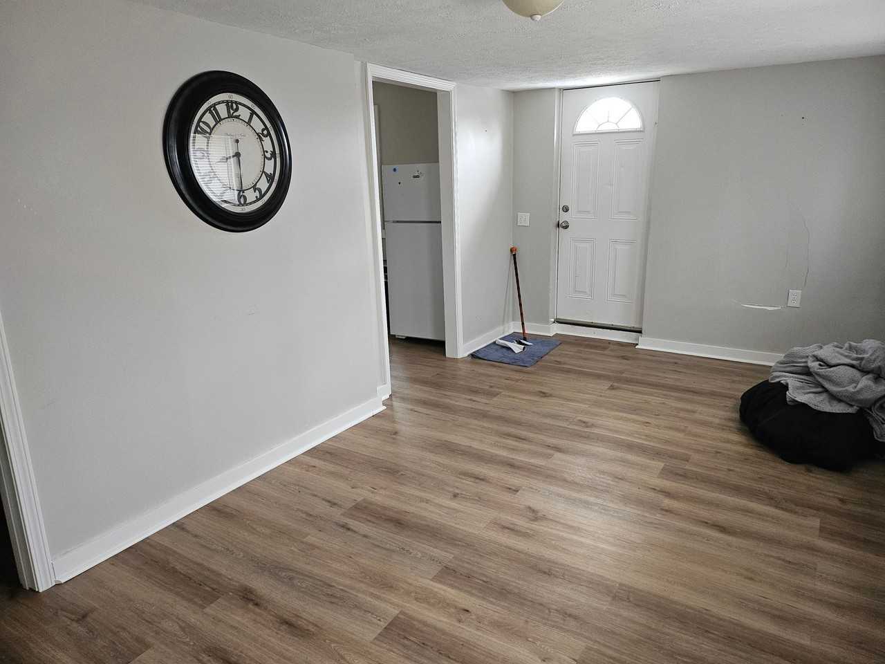 613 Poplar St #B - Photo 2 of 9