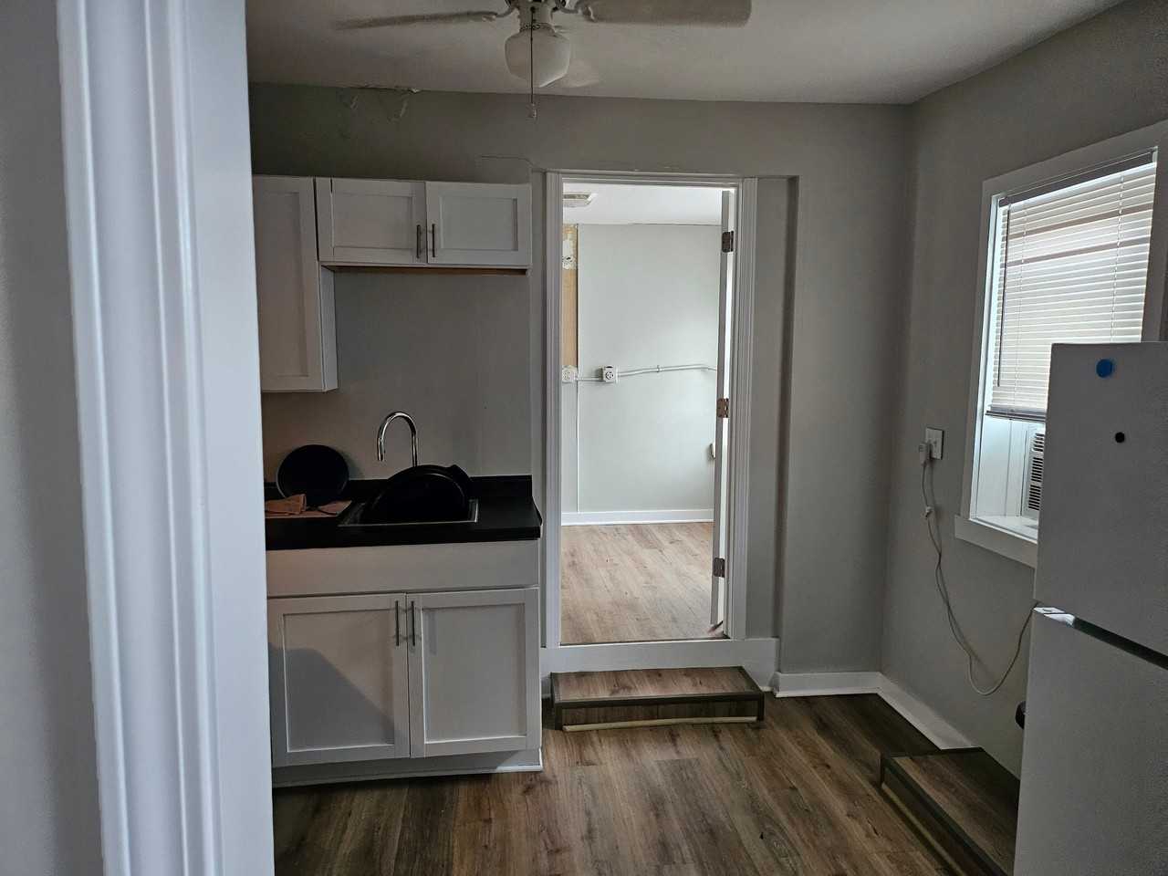 613 Poplar St #B - Photo 7 of 9