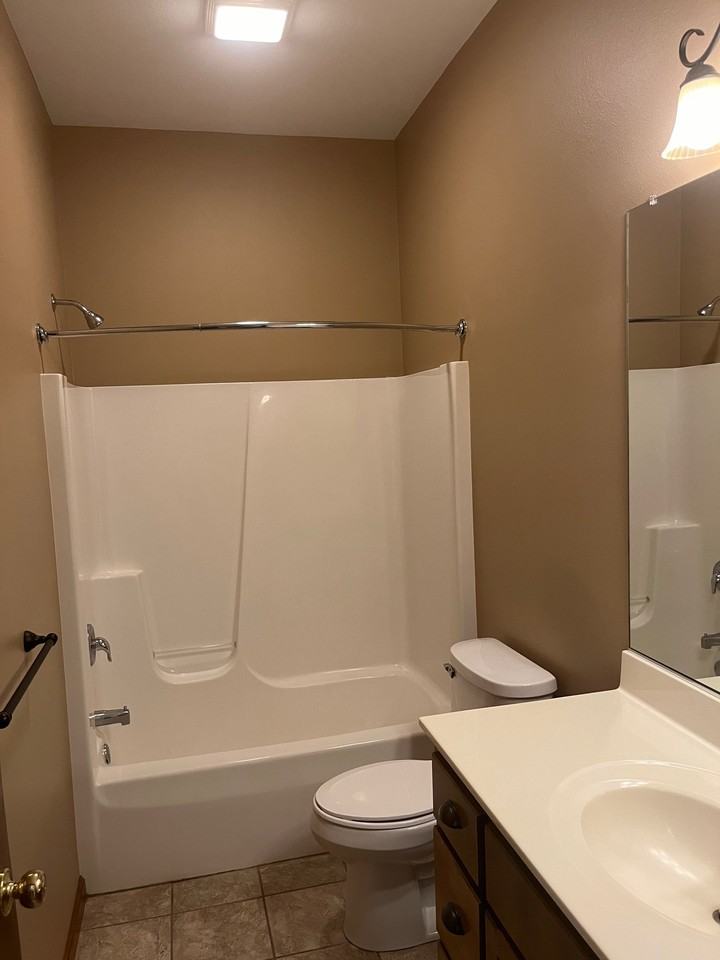 952 E Wisconsin St - Photo 5 of 5