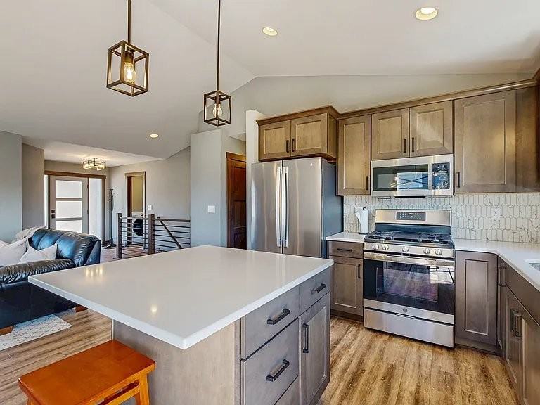 2332 Hadley Hills Dr Ne - Photo 2 of 11