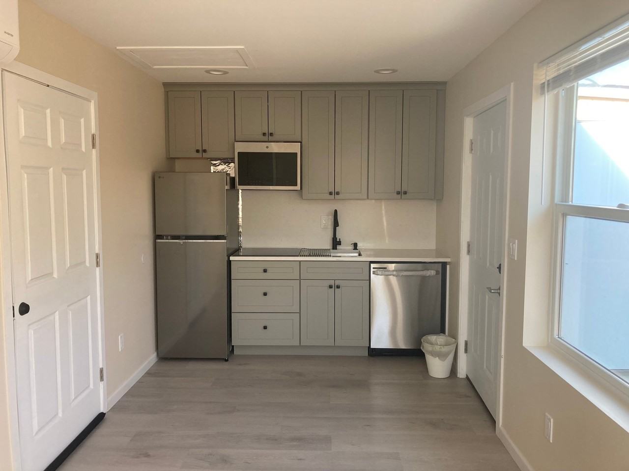1832 Eisenhower Dr #B - Photo 3 of 16