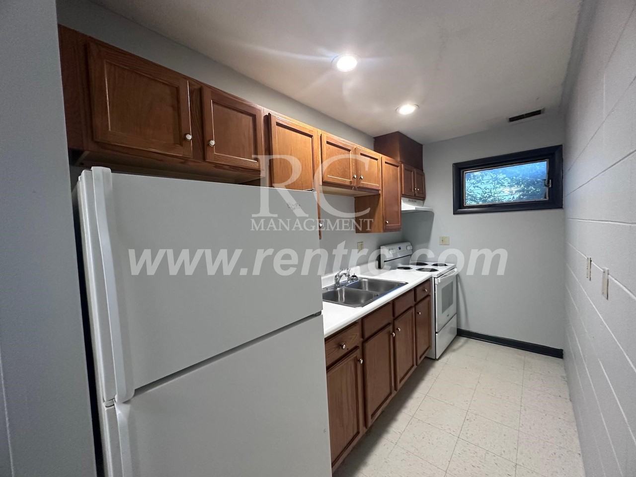 1005 Oak St Apt 4 - Photo 2 of 9