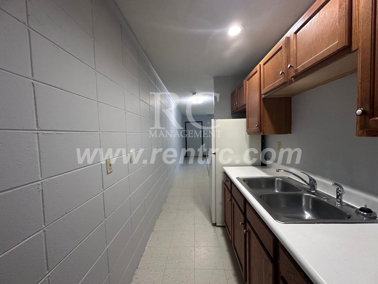 1005 Oak St Apt 4 - Photo 3 of 9