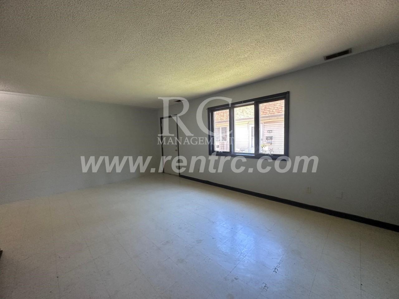 1005 Oak St Apt 4 - Photo 7 of 9
