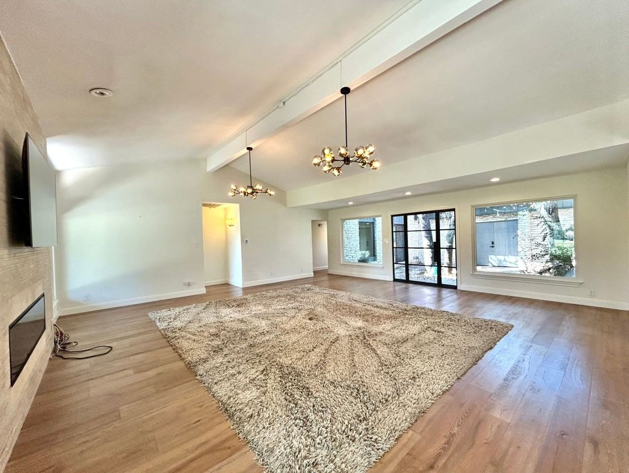 9108 Balcones Club Dr - Photo 4 of 27