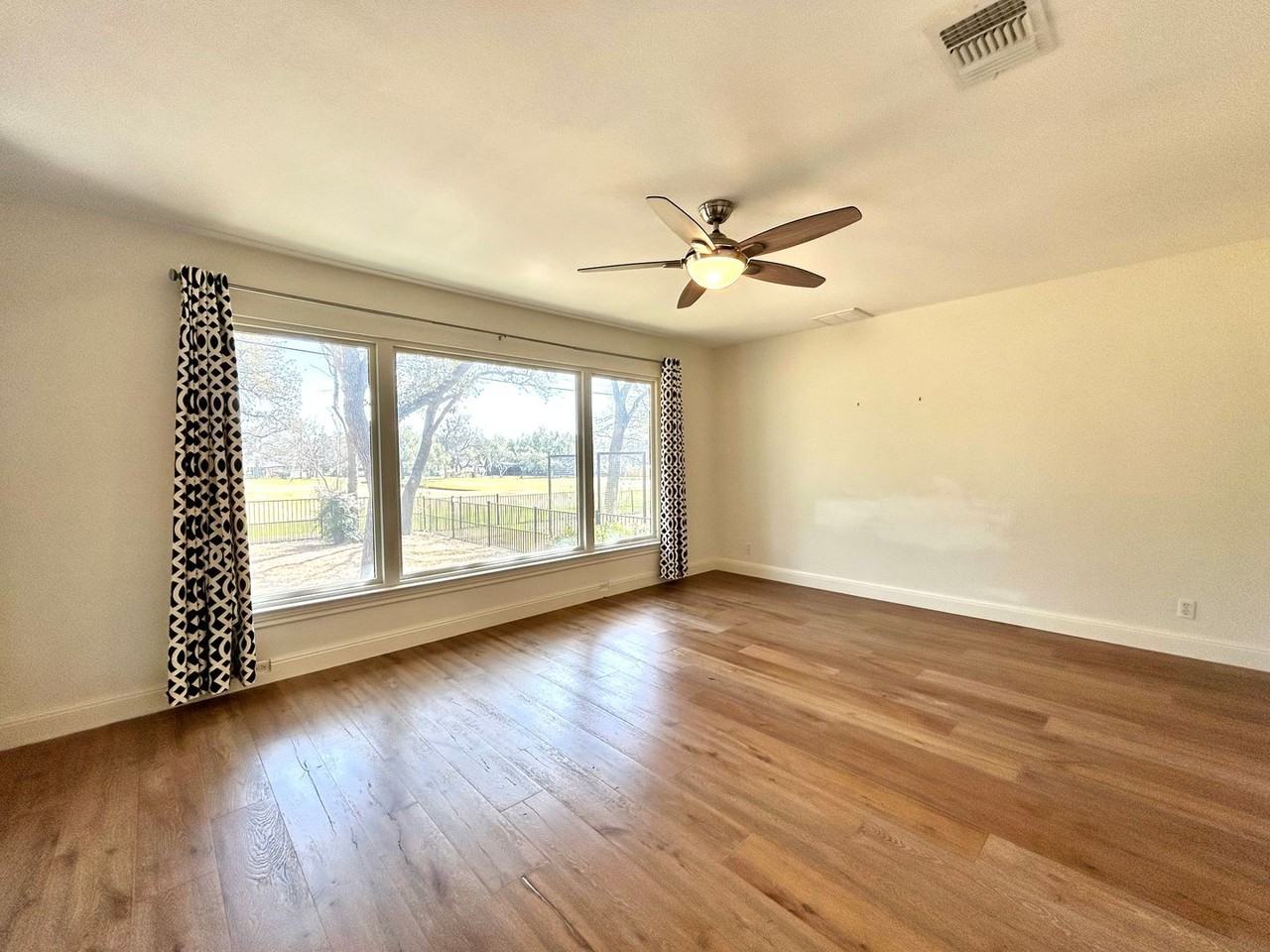 9108 Balcones Club Dr - Photo 6 of 27
