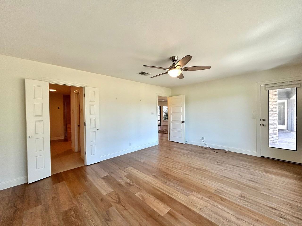 9108 Balcones Club Dr - Photo 7 of 27