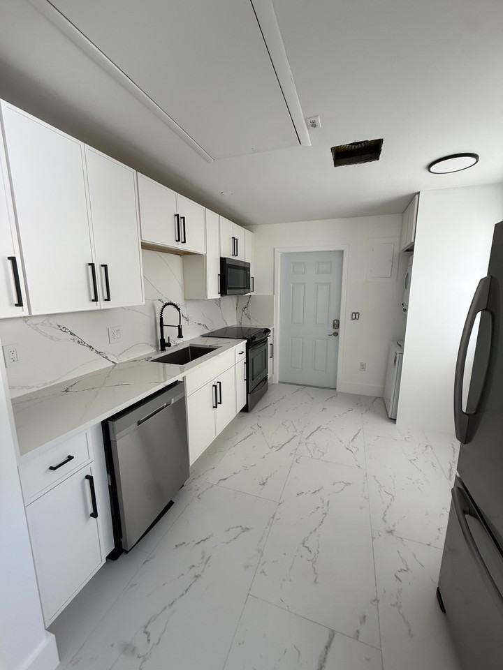 1072 N Alhambra Cir #A - Photo 3 of 10