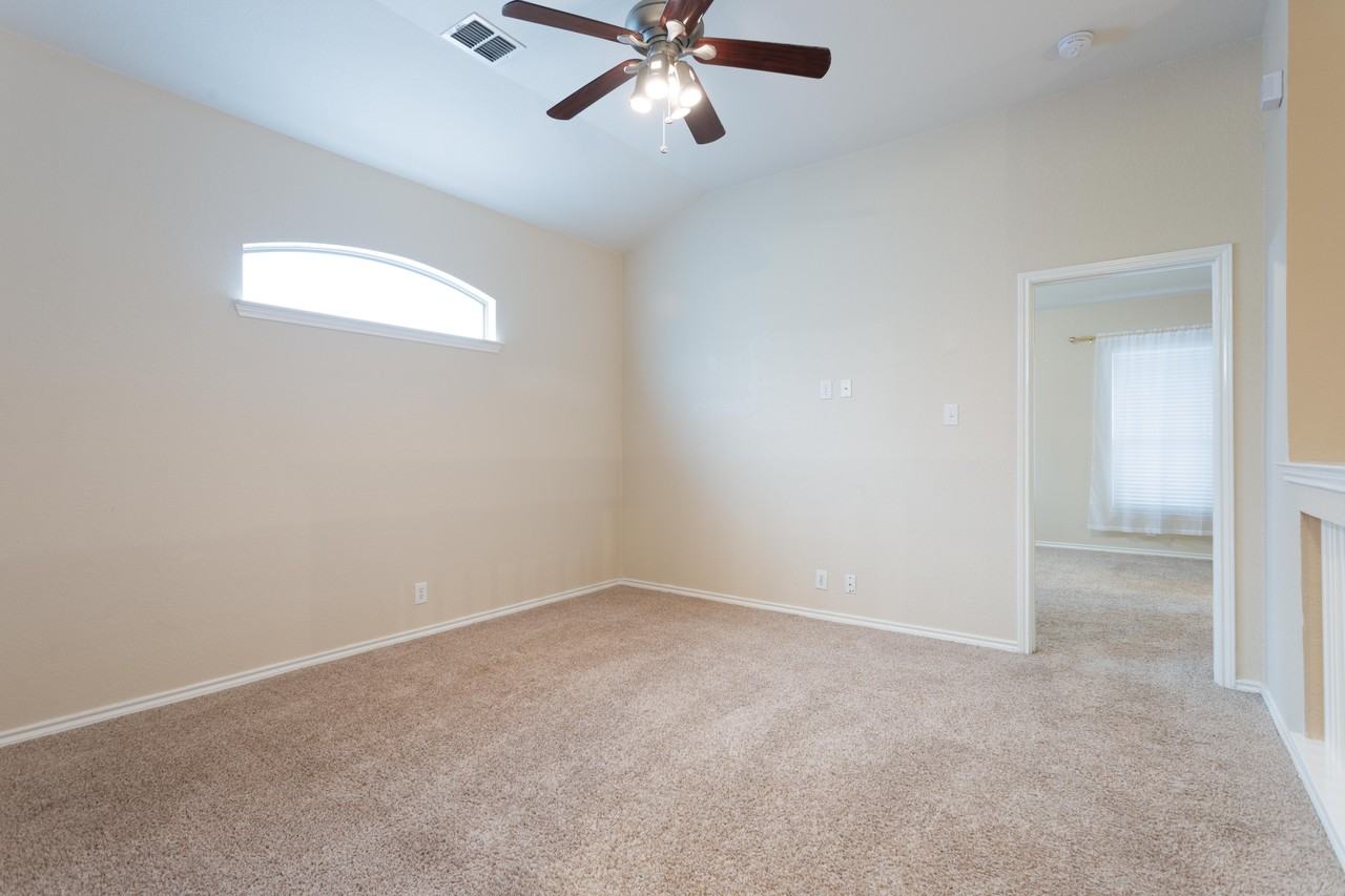 1227 Cresswell Cv #NA - Photo 2 of 18