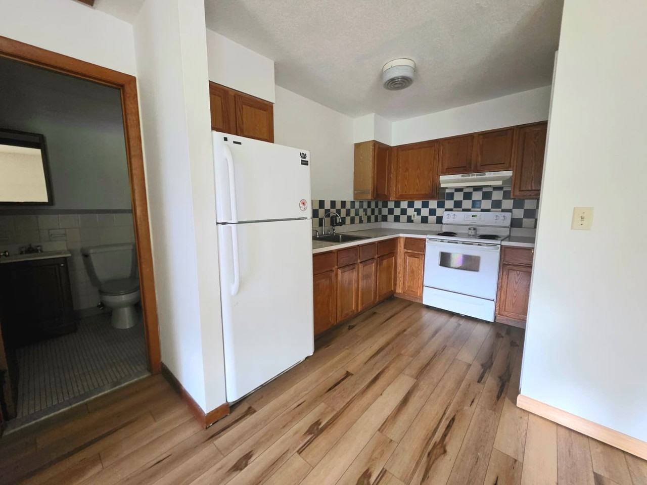 226 W High St #B - Photo 3 of 6