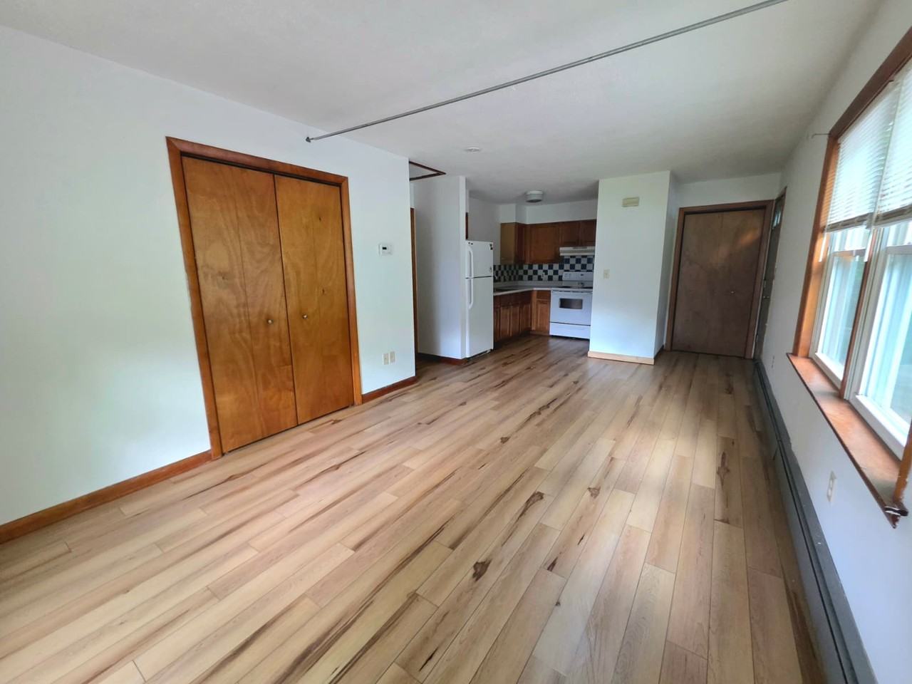 226 W High St #B - Photo 4 of 6