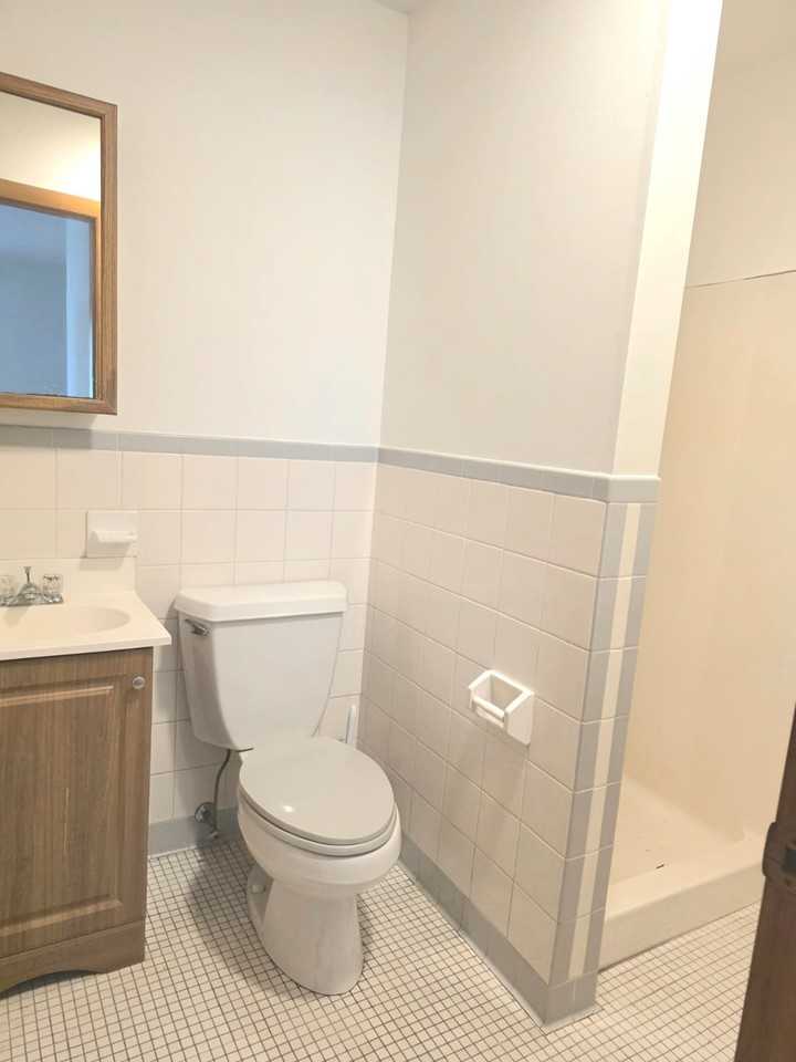 226 W High St #B - Photo 5 of 6