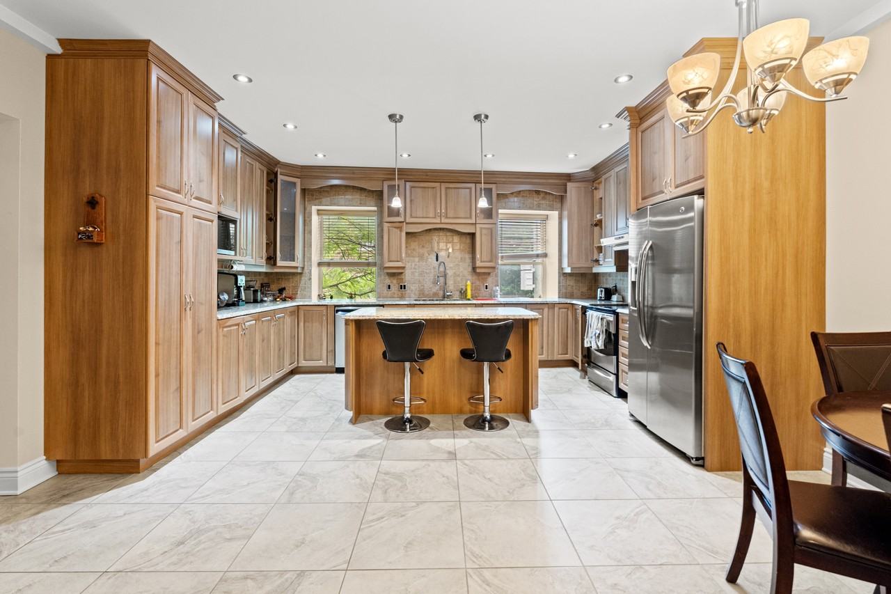 3402 Rue Workman - Photo 3 of 21