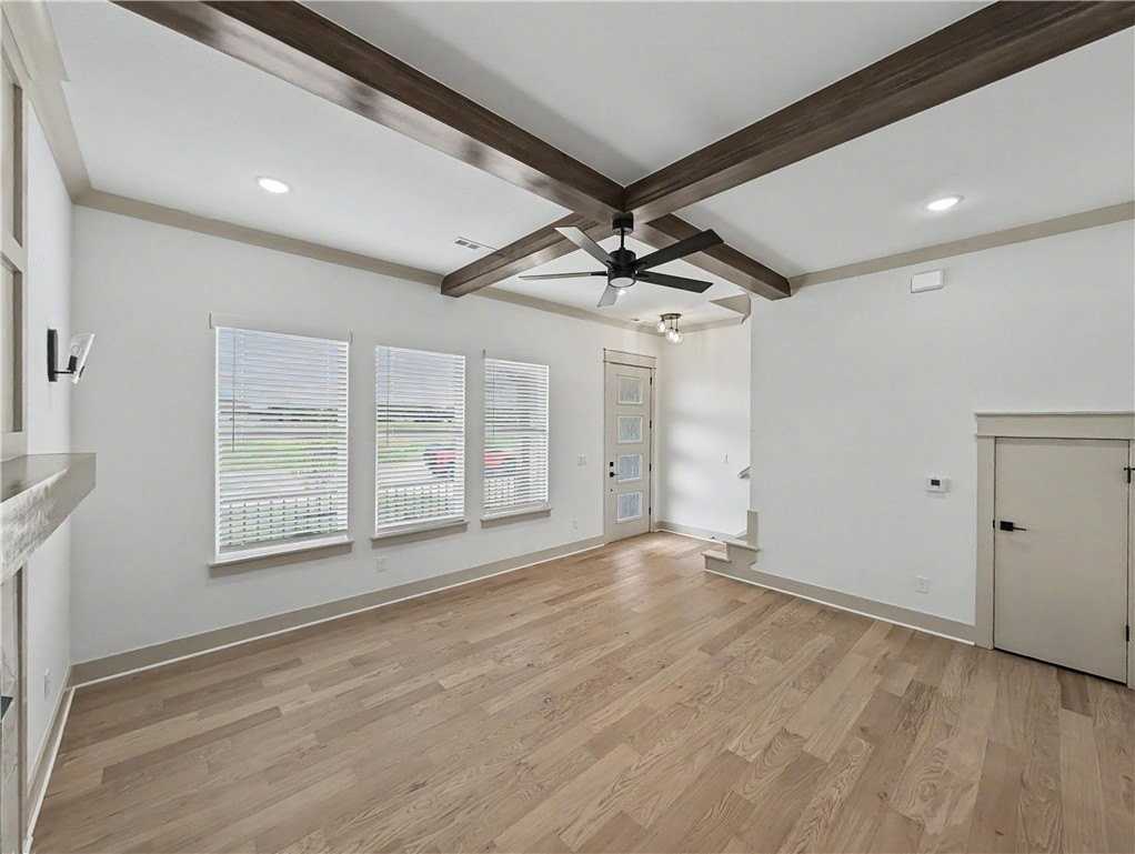 7671 Scenic Valley Ave - Photo 3 of 23