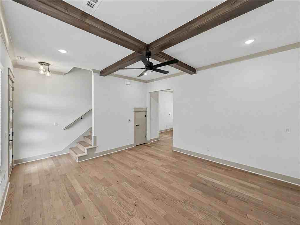 7671 Scenic Valley Ave - Photo 4 of 23