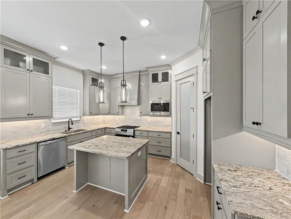7671 Scenic Valley Ave - Photo 6 of 23