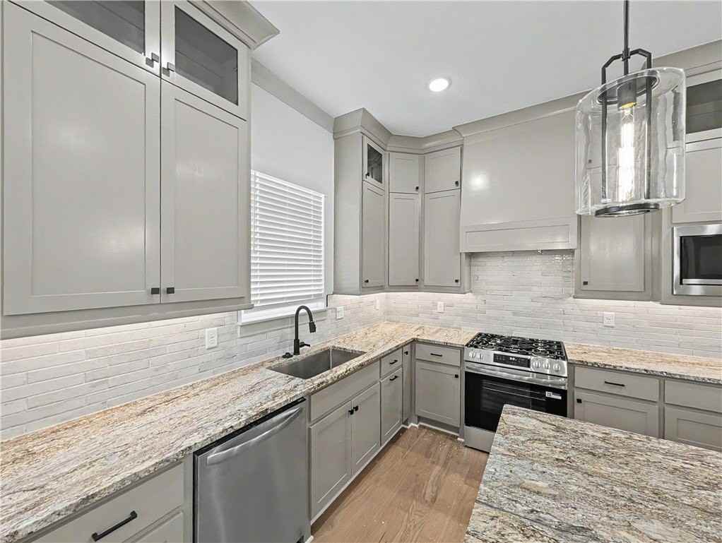 7671 Scenic Valley Ave - Photo 7 of 23