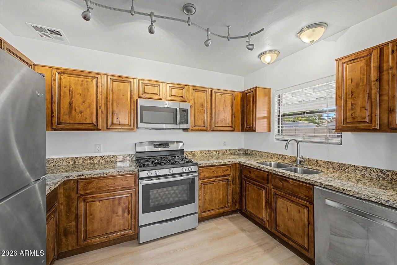 156 W Highland Ave - Photo 4 of 14