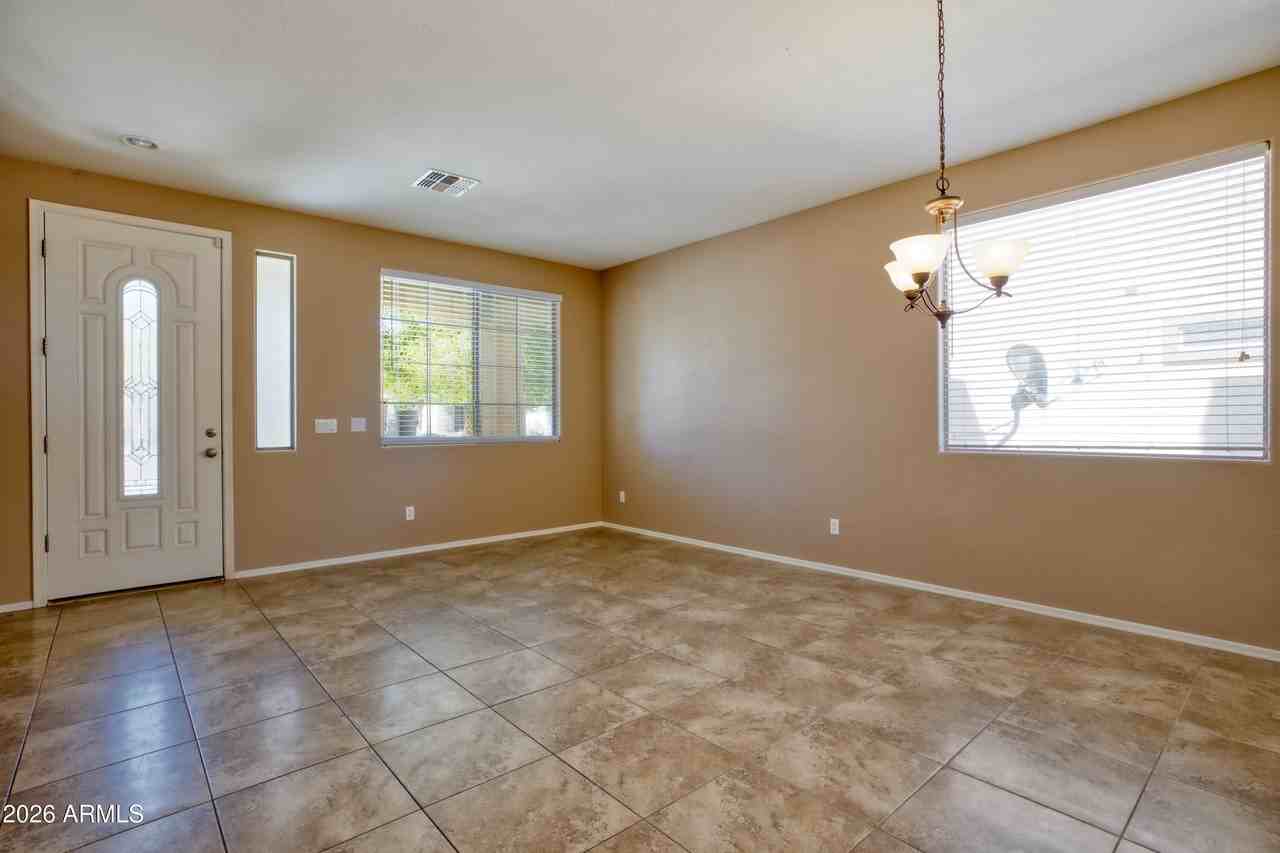 15273 W Roanoke Ave - Photo 4 of 39