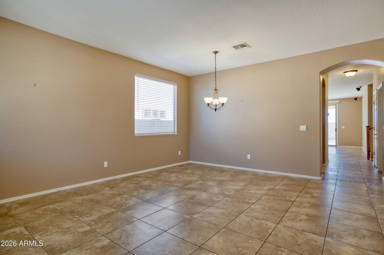 15273 W Roanoke Ave - Photo 6 of 39