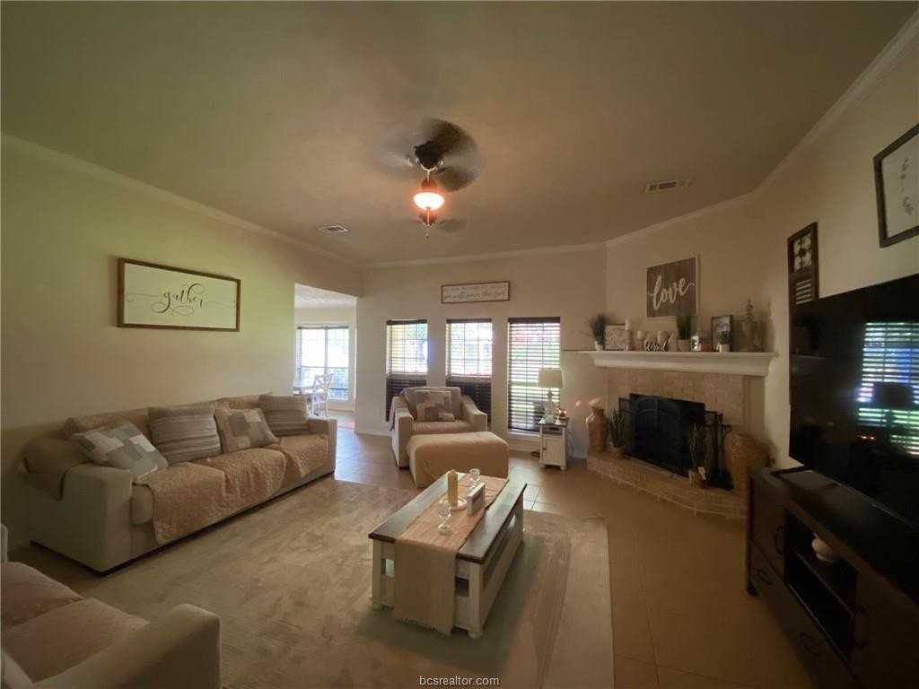 1206 Mullins Ct - Photo 6 of 24