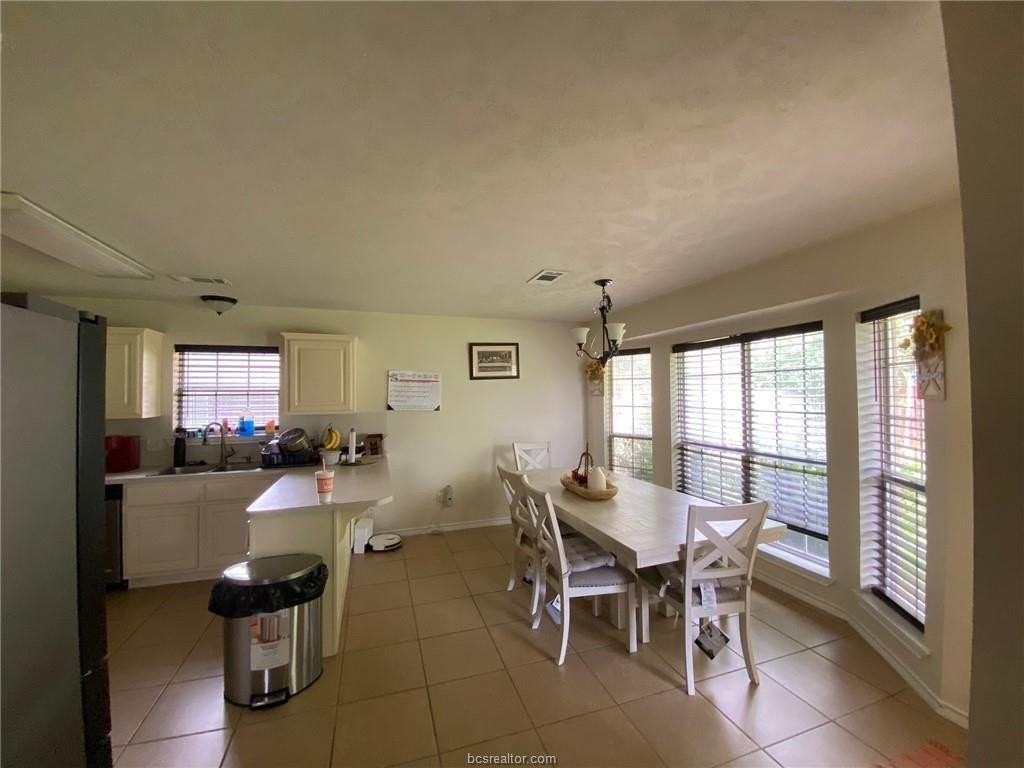 1206 Mullins Ct - Photo 7 of 24