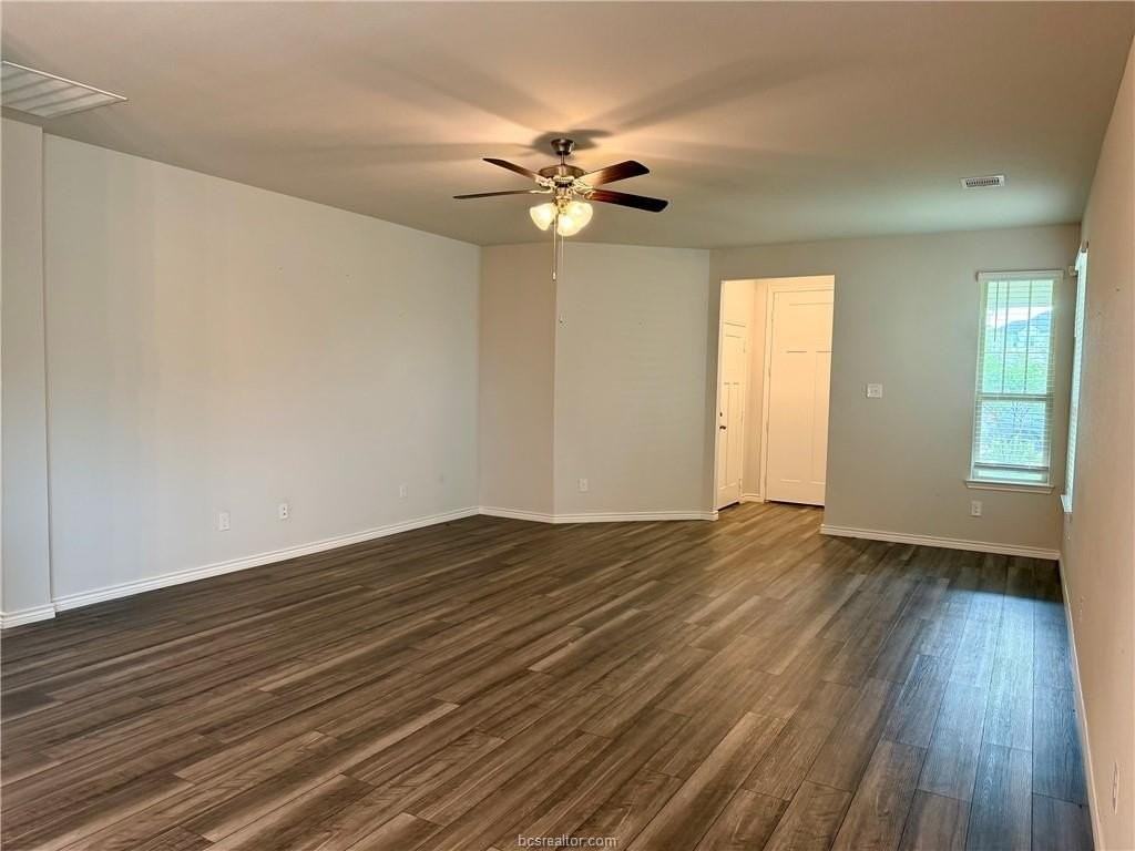 916 Toledo Bend Dr - Photo 2 of 16
