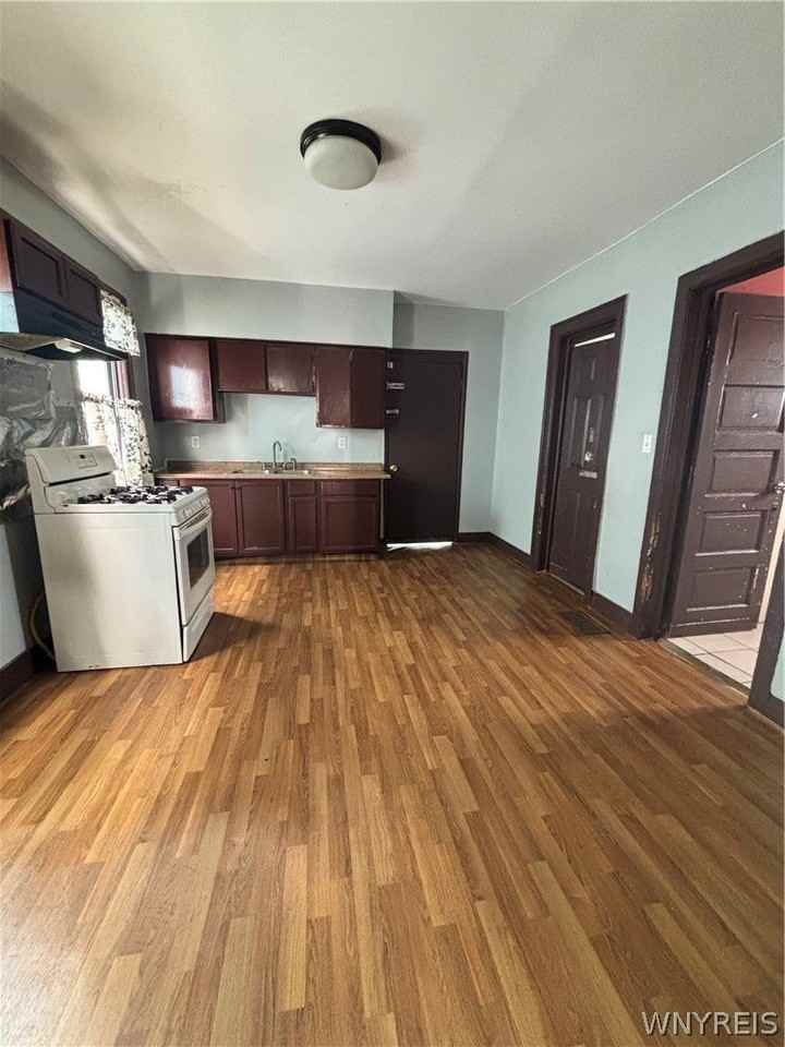 408 Koons Ave - Photo 2 of 8