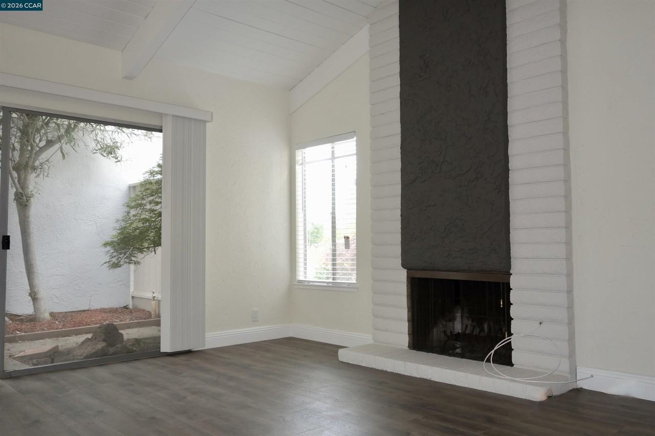112 Marchbanks Ct - Photo 3 of 20