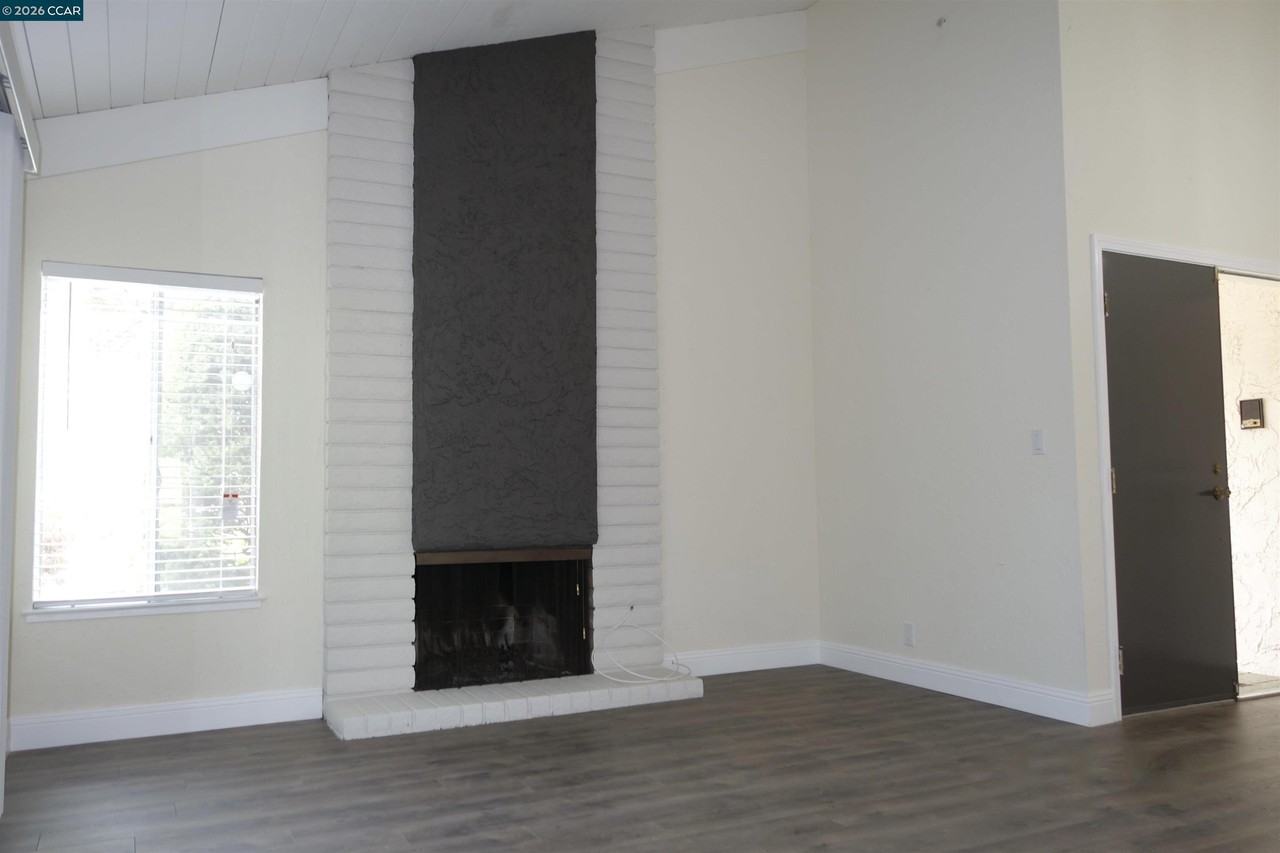 112 Marchbanks Ct - Photo 4 of 20