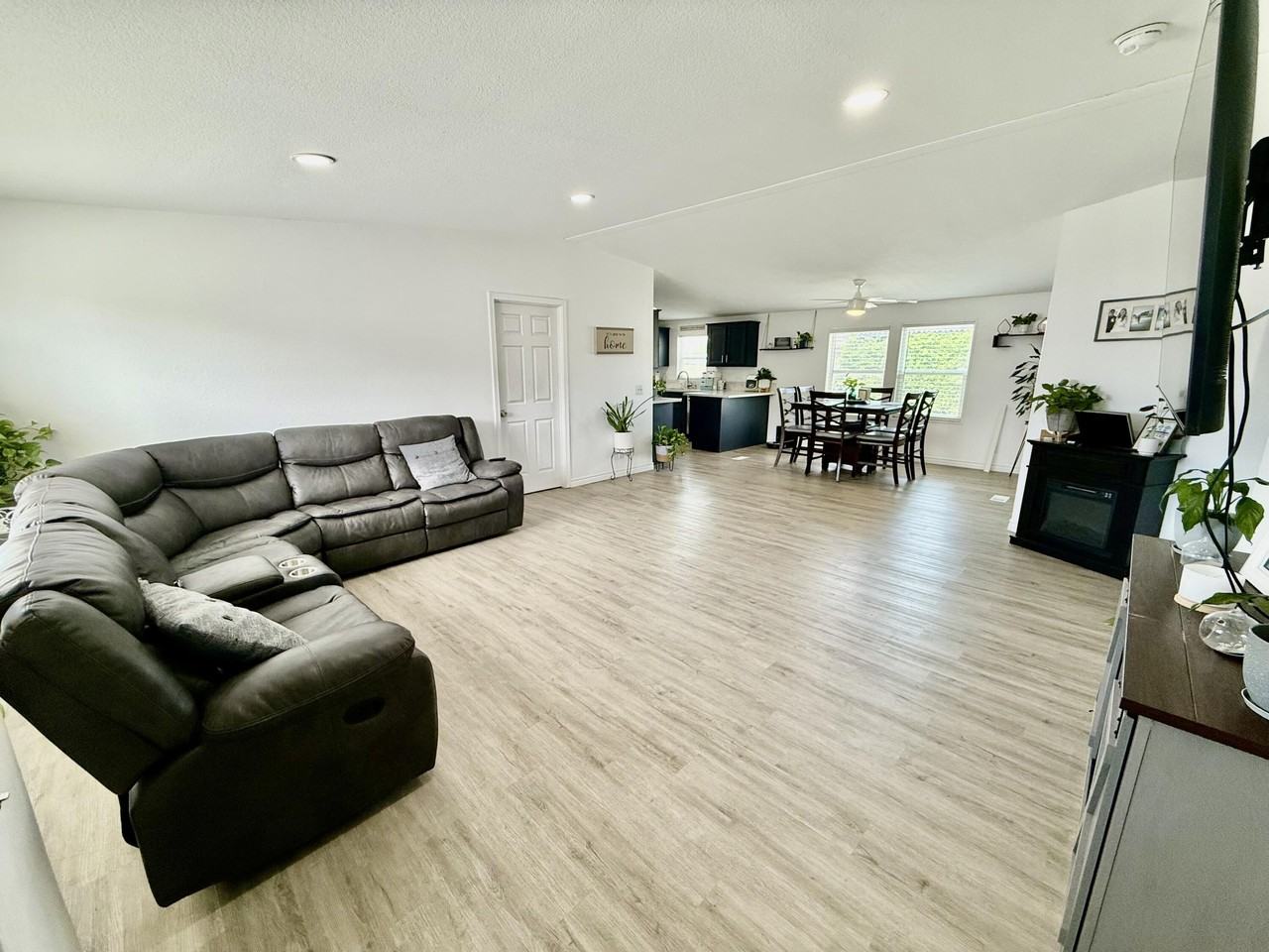 64173 Thomas Ave - Photo 2 of 28