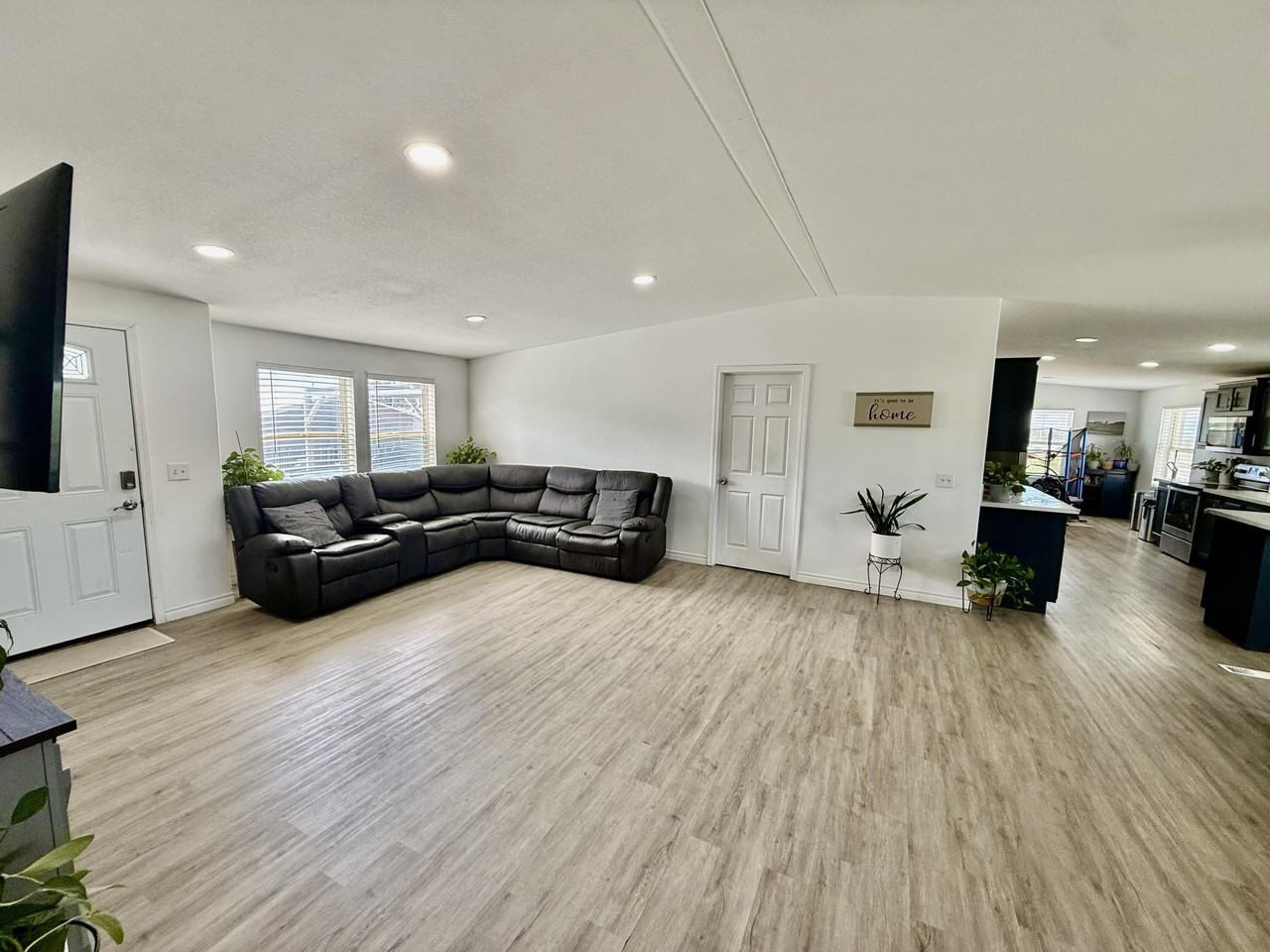 64173 Thomas Ave - Photo 3 of 28