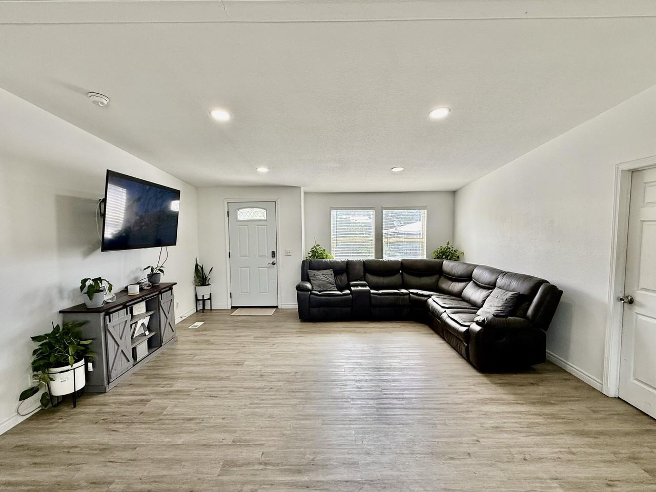 64173 Thomas Ave - Photo 4 of 28
