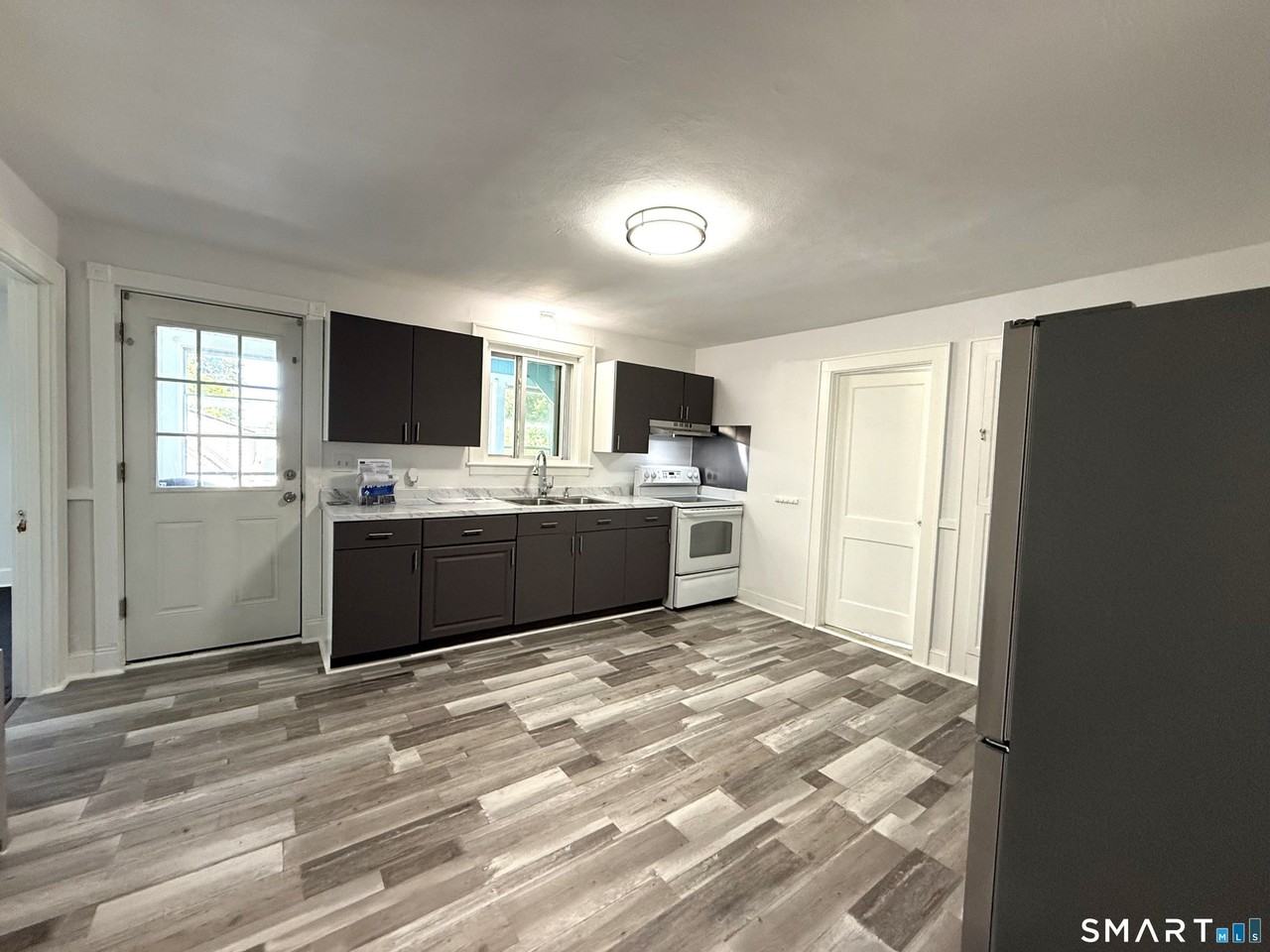8 Garden St #FL2 - Photo 3 of 10