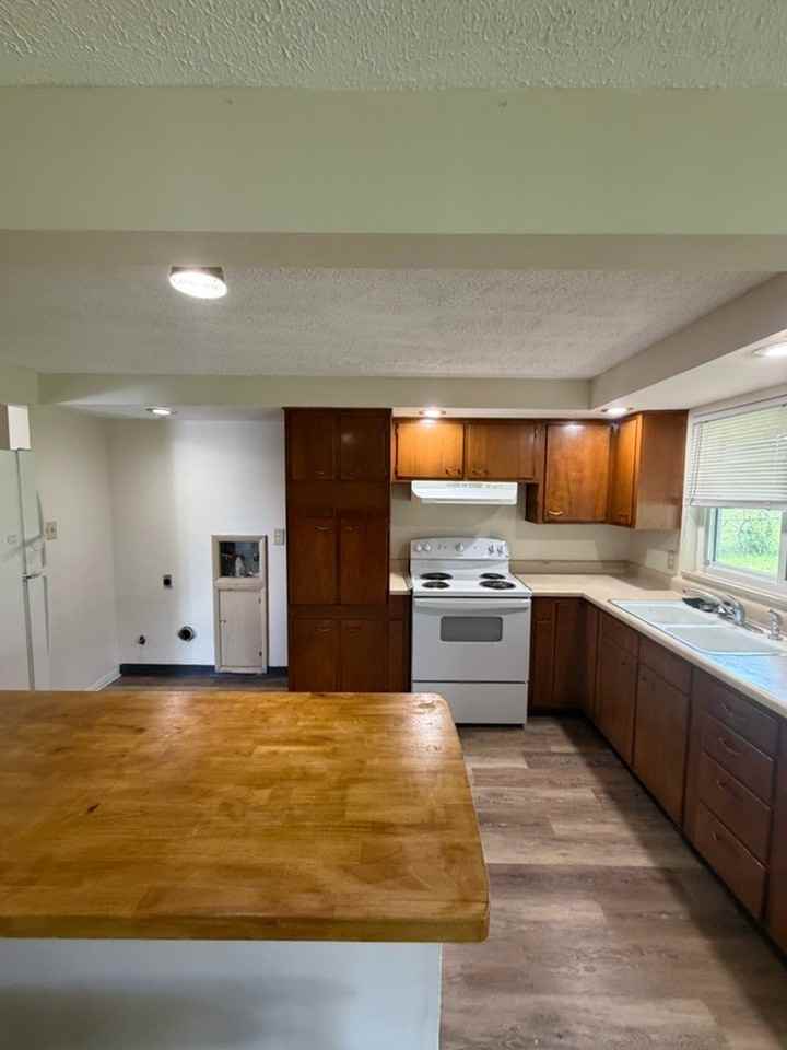 1389 Mapleridge Dr - Photo 6 of 17