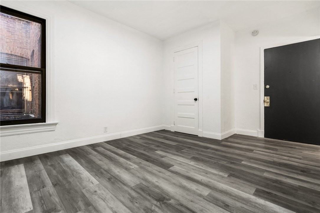 408 E 6th St #5 - Photo 4 of 10