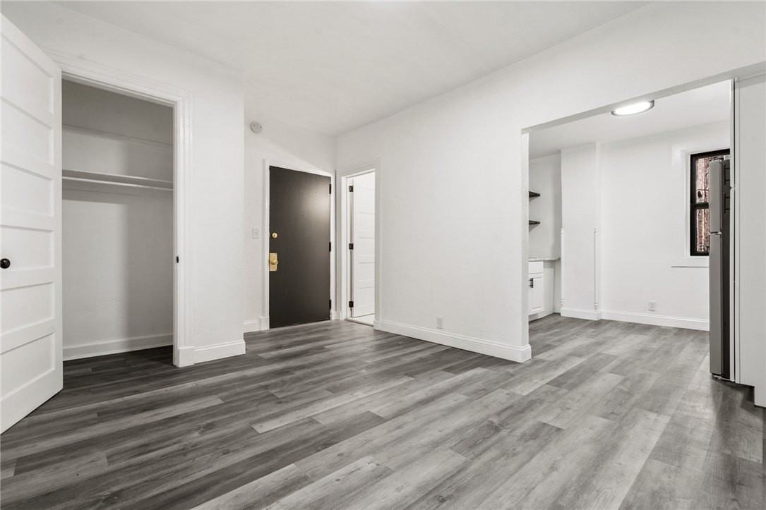 408 E 6th St #5 - Photo 5 of 10