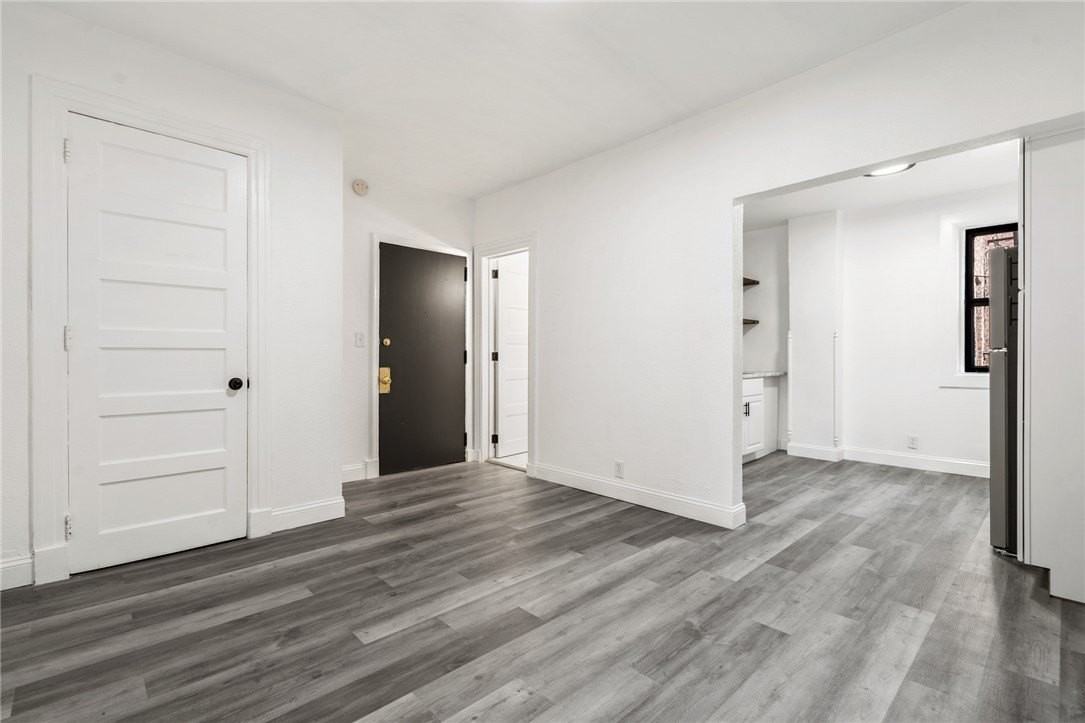 408 E 6th St #5 - Photo 6 of 10