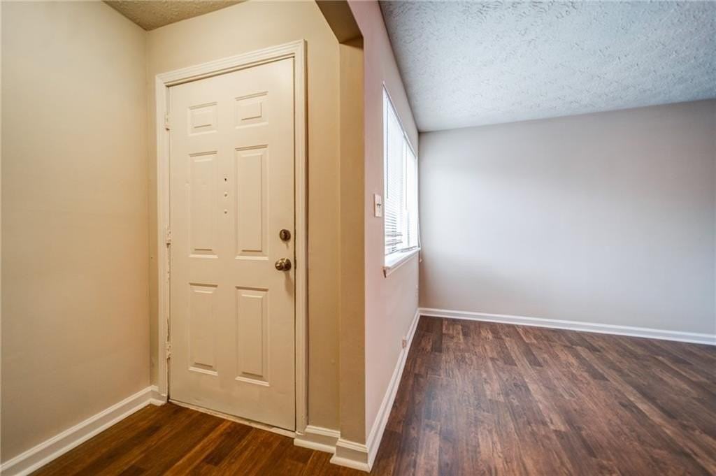 37 Country Place Ct - Photo 2 of 28